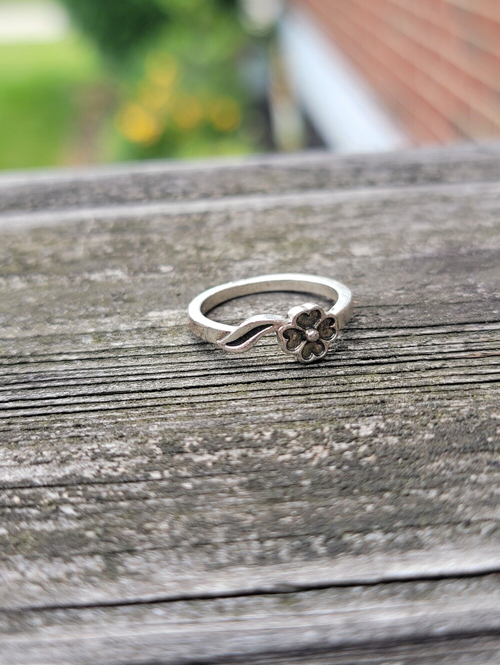 Lucky Petite Four Leaf Clover Flower Accent Ring 6.5
